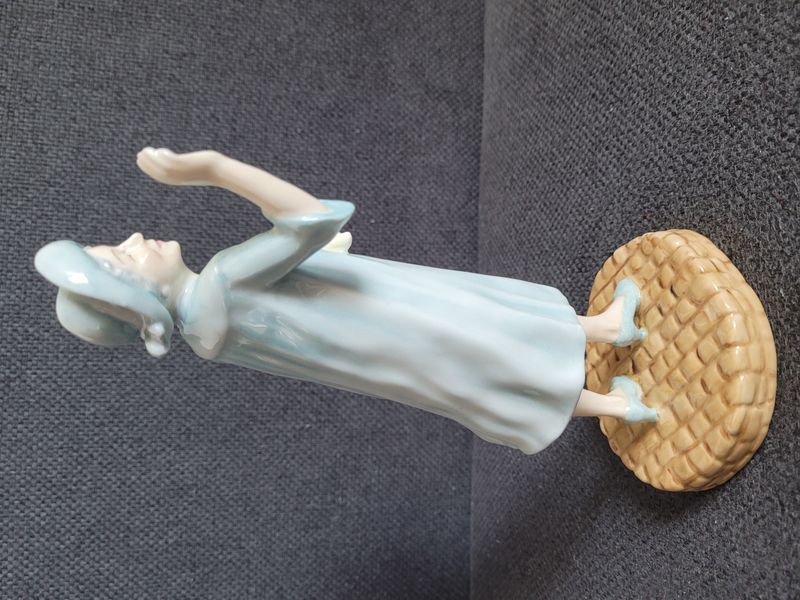 Porcel&aacute;nov&aacute; figurka &bdquo;H.M. Queen Elizabeth The Queen Mother&ldquo; &mdash; Royal Doulton, HN4086