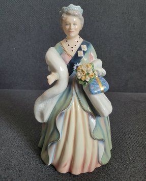 &bdquo;Queen Elizabeth the Queen Mother&rdquo; porcel&aacute;nfigura &mdash; Royal Doulton, HN3189