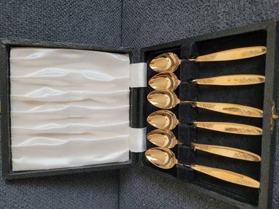 Vintage elegant set of six gold-plated teaspoons