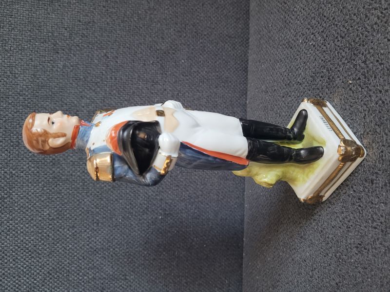 Porzellanfigur Marschall Lefebvre &mdash; Alfretto Porcelain Collectors Series