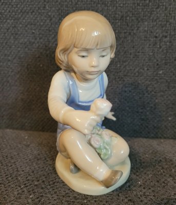 Nao By Lladro"Boy With Flowers" 1990