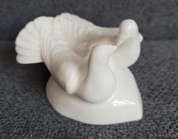 Porcel&aacute;nov&aacute; miniat&uacute;ra &bdquo;Devotion&ldquo; &mdash; Royal Doulton, HN 3467 (1996)