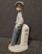 Junge am Wegweiser von Lladro Nr. 5400 &bdquo;Der Wanderer&ldquo; | Porzellanfigur | Spanien
