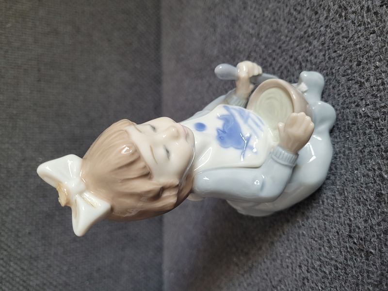 NAO by Lladr&oacute; Porcelain Figurine &ldquo;Soup Time&rdquo; No. 1075