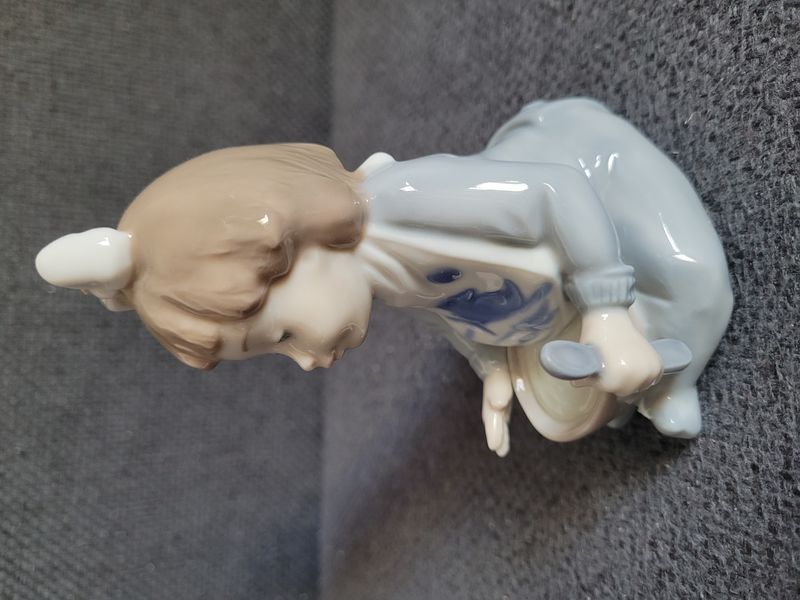 NAO by Lladr&oacute; Porcelain Figurine &ldquo;Soup Time&rdquo; No. 1075