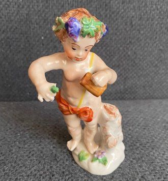 Anjel s poh&aacute;rom a vencom z listov &ndash; Sandizell Hoffner & Co Dresden | Porcel&aacute;n | Nemecko, 1970&ndash;1979