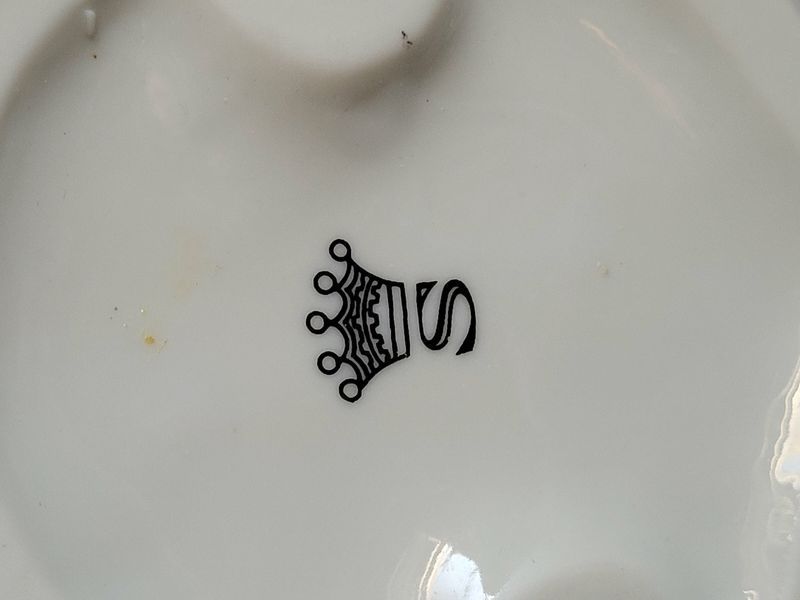 Figura de porcelana &laquo;Dama con vestido rosa&raquo; al estilo de Sitzendorf / Grafenthal, pintada a mano
