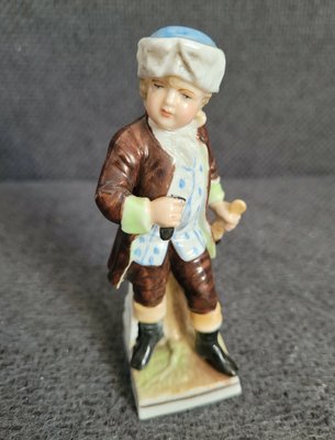 Volkstedt Thuringia figurine "a young guy in folk attire with a bow and arrow in his hand"