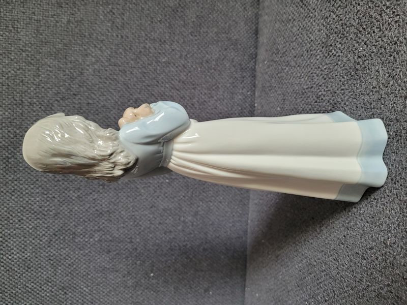 Figurine en porcelaine NAO by Lladr&oacute; &laquo; M&egrave;re avec b&eacute;b&eacute; &raquo; n&deg; 1118
