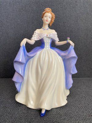 Scottish Pride &ndash; Royal Doulton HN 5030 | Pretty Ladies | Porcelain | England, 2007