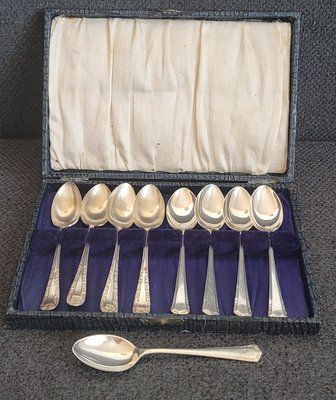 Antique set of silver-plated teaspoons made in England 4+5