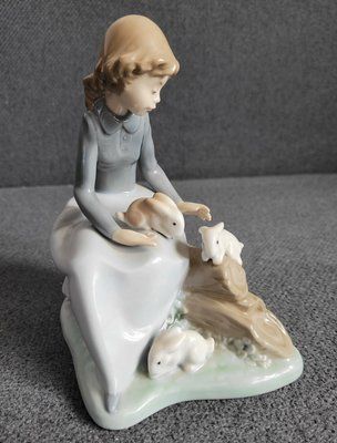 NAO by Lladr&oacute; Porcelain Figurine &ldquo;Girl with Rabbits&rdquo; No. 1026 Spain