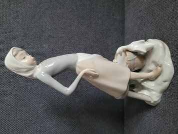 Девочка с гусем у ведра &mdash; Lladro №4682 | Фарфор | Испания 4682 фото