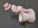 Vintage porcel&aacute;nfigura kos&aacute;rral &aacute;br&aacute;zolt gyermekkel, N&eacute;metorsz&aacute;g, 19. sz&aacute;zad v&eacute;ge &ndash; 20. sz&aacute;zad eleje