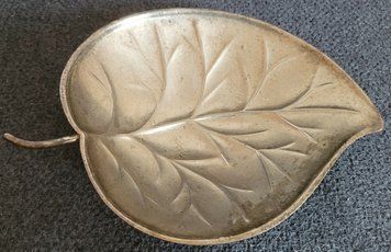 Vintage silver-plated decorative plate in the shape of a leaf