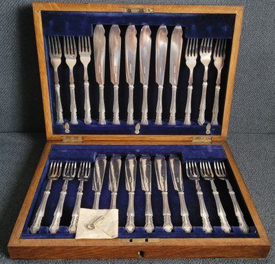 Antique silver-plated set of cutlery for fish in an original oak box,