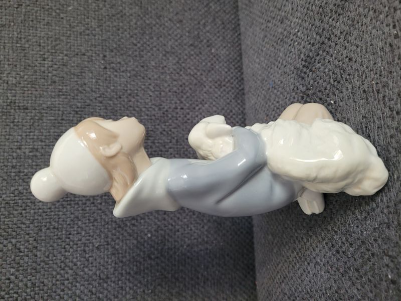 Junge mit Lamm &ndash; Lladro Nr. 4676 | 1969 | Porzellan | Spanien
