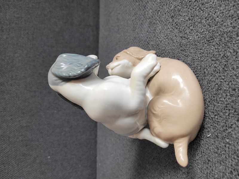 NAO by Lladr&oacute; Porcelain Figurine &ldquo;Playful Puppies &ndash; Twerp & Mikie&rdquo; Spain